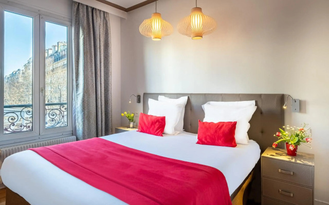 Hotel Eiffel Segur