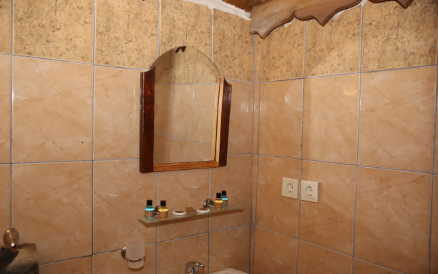Yasin's Place Backpackers Cave Hotel