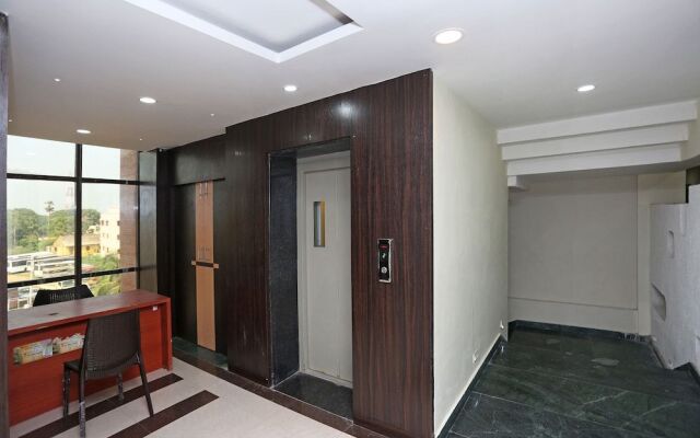 OYO 9048 Hotel Lucifer
