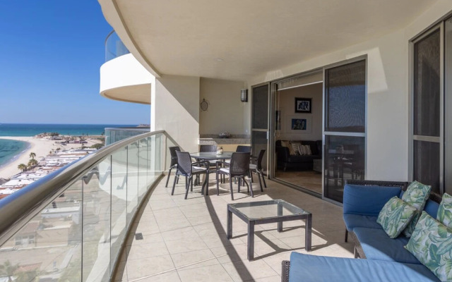 Playa Blanca 3 Bedroom Condo by RedAwning