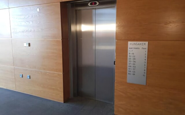 City Centre Hunsaker 3 Bedroom Serviced Apartment + Parking
