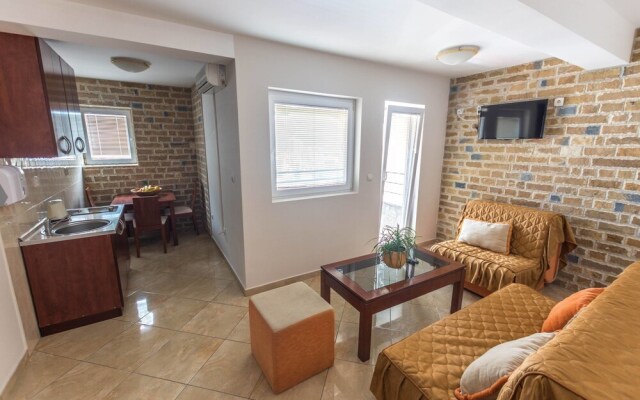 Contessa Apartments
