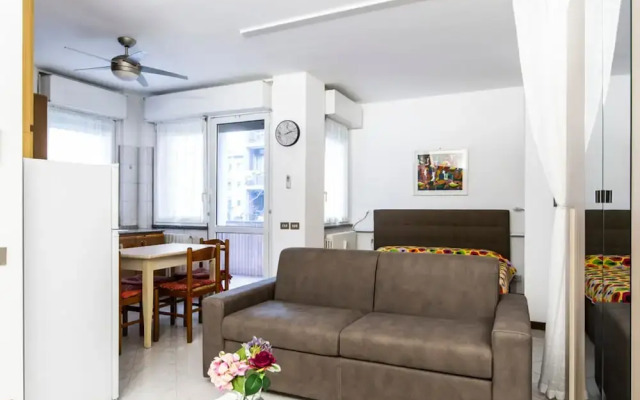 Pisani 4 in Monza With 1 Bathrooms