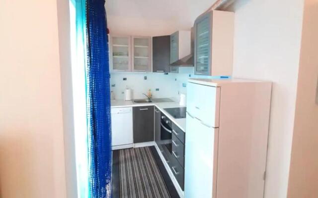 Apartments with a parking space Kastel Luksic, Kastela - 18790