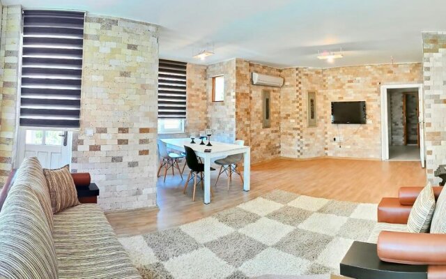 Arya Suites
