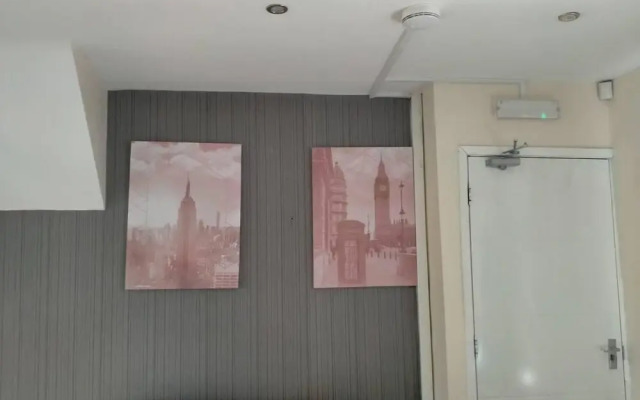 Spacious 3bed House in Walsall With Parking Onsite