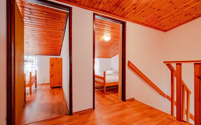 Stunning Home in Zavalatica With Wifi and 4 Bedrooms