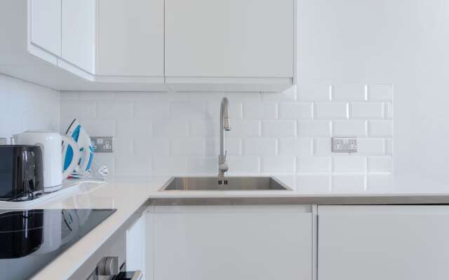 Modern 2 Bedroom Apartment Near Queens Park