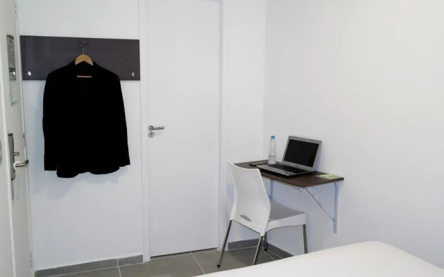 Mr. Hostel Business Lodge