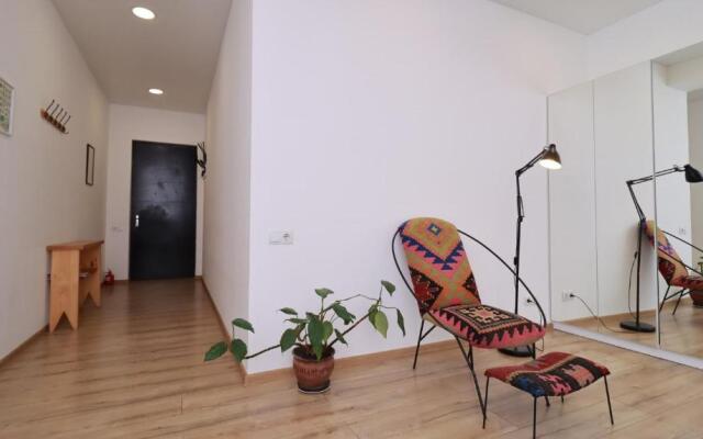 Wehost Stylish Apartment Near Fabrika
