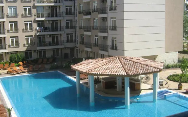 Apartment in Dawn Park Aparthotel