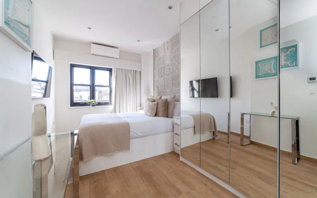 The Ravenscourt Park Collection