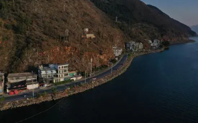 Queting Lake View Inn
