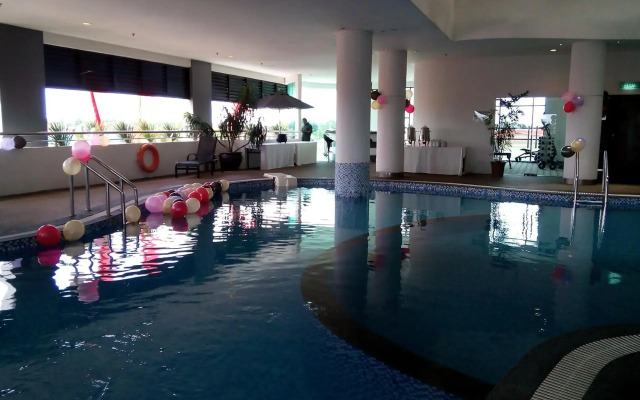 Holiday Villa Hotel & Suites