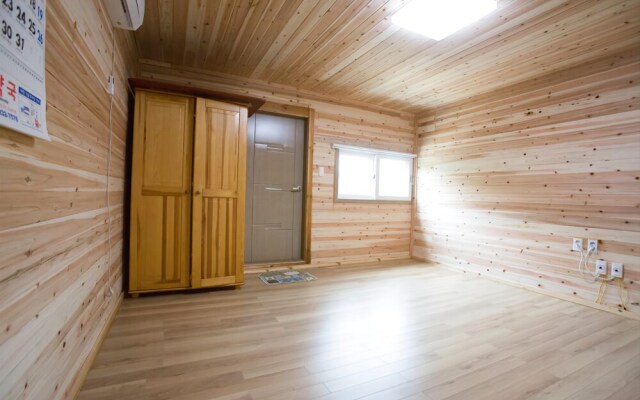 Wangju Godeok Pension