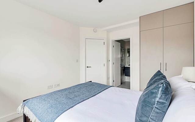 Sunny 2-bed Gem in Chiswick