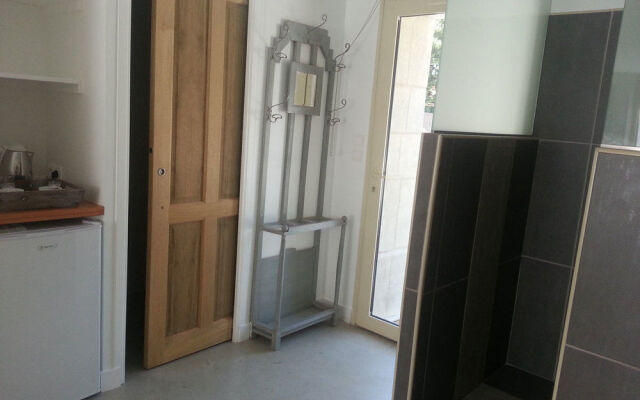 CHAMBRE D HOTES LE MAS DES LIMITES à ROGNONAS
