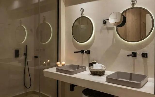 Villa Veneta at Ornos Sea View