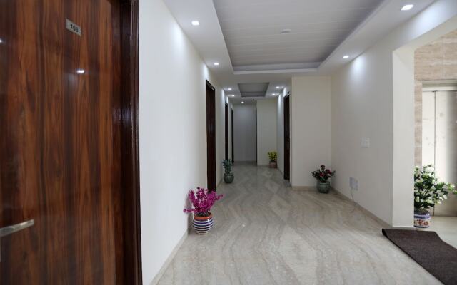 Oyo 9380 Near Artemis Hospital