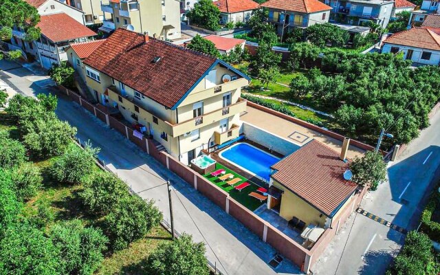 Amazing Home in Zadar with Hot Tub, Sauna & WiFi
