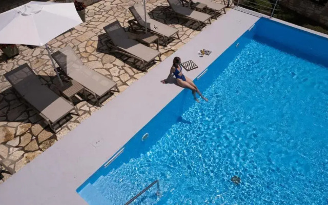 Chrisovalanto Hotel