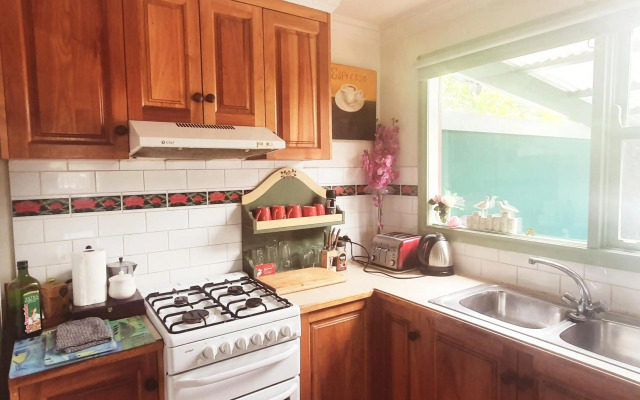 ABELIA BOTANICAL Daylesford 10 min walk2town