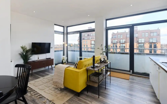 The Harlesden Hideaway - Lovely 2bdr Flat With Balcony
