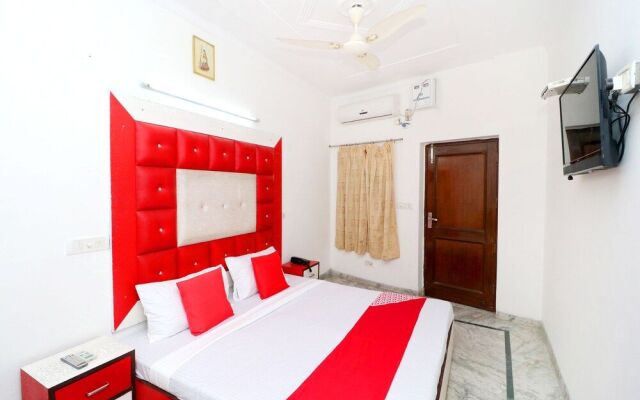 Oyo 37663 Hotel Royal Palace