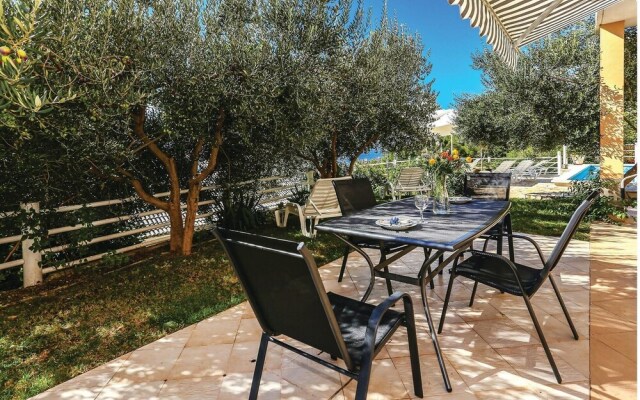 Amazing Home in Mimice With Wifi and 2 Bedrooms