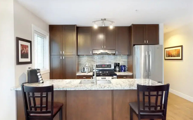 Harrison Lake View Suites
