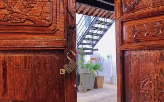 Ruyuan Boutique Homestay (Dali Erhai Caicun Branch)