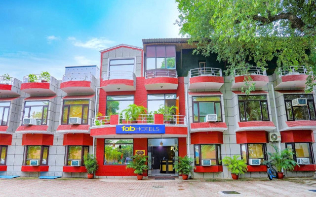 Fabhotel Traika Inn