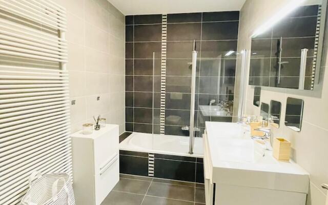 Luxury Green Penthouse Terrace & Parking