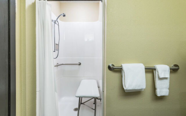 Super 8 Copley Akron