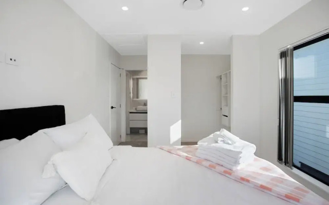 Style Serenity Townhouse with Parking