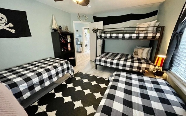 1931 Avenue F House by RedAwning