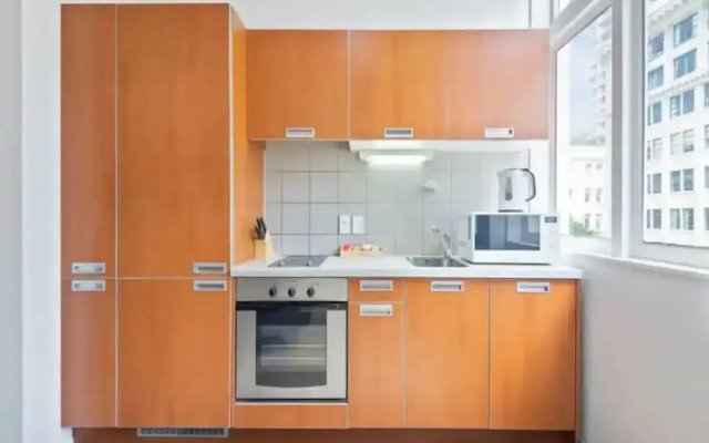 Lively And Stunning Auckland Central Apartment