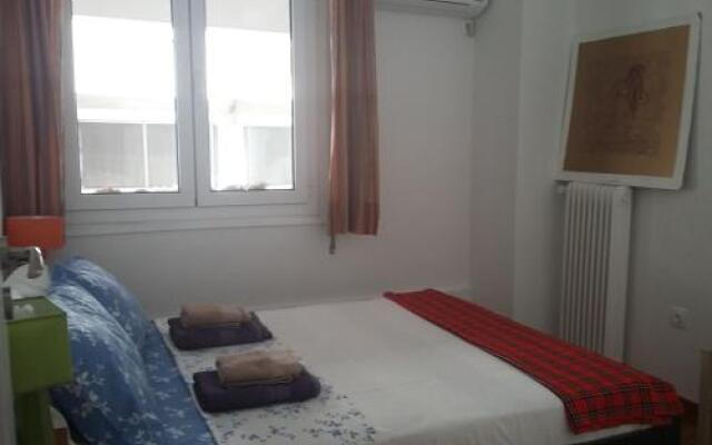 Home in centre Mavromichali