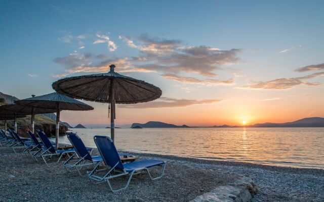 Four Seasons Hydra Luxury Suites
