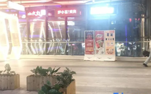 Shangpin Light House Hotel (Zhengzhou University Park Mao Branch)