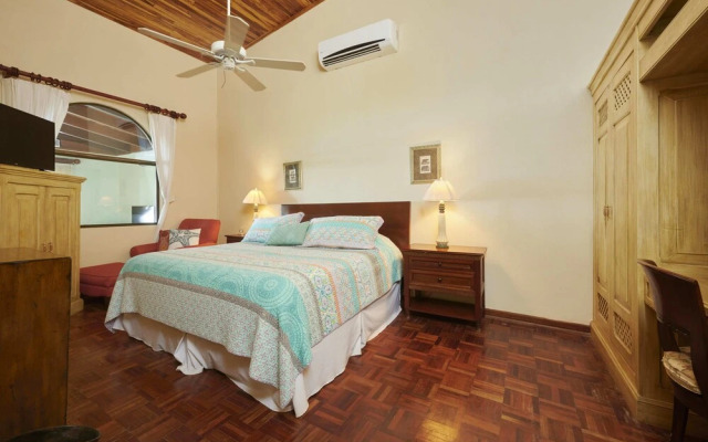 Casa Woodbine Beachfront House