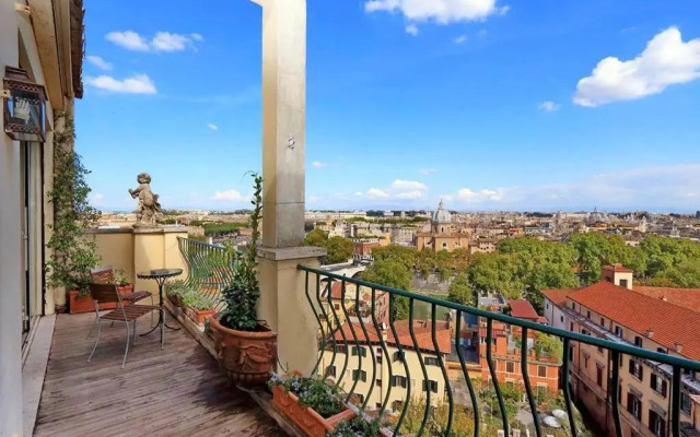 Sant Onofrio Terrace Apartment