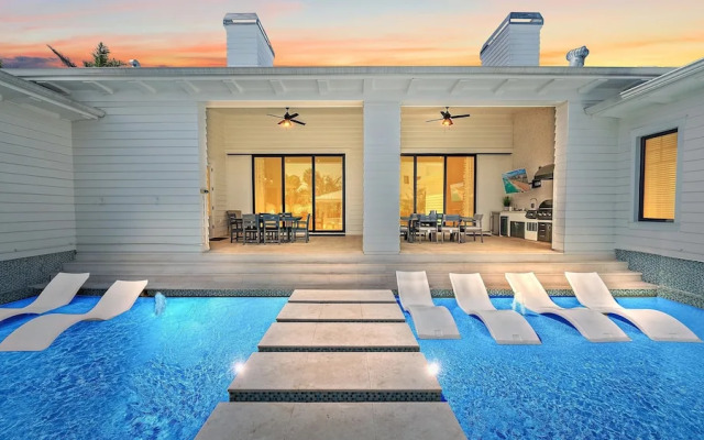 Dream Island 8 Bedroom Home