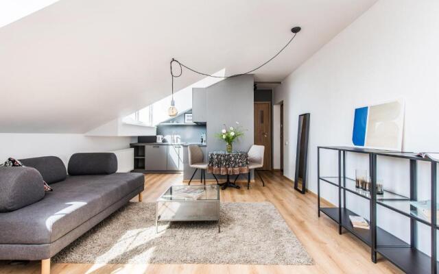 Bright&Stylish, Self Check-in, Centrally Located, by Cohost
