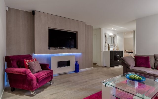 Bloom Field Court Apartments