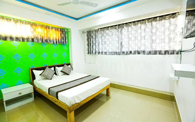 OYO 90380 Hotel Golden City