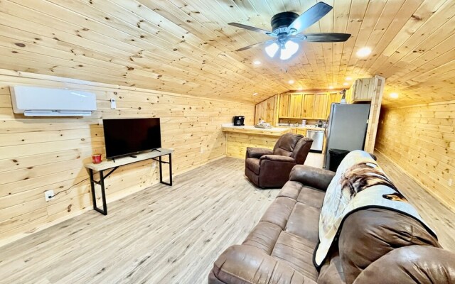 Double L Ranch 1 Bedroom Farmhouse by RedAwning