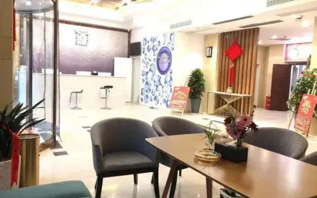 Pai Hotel (Lichuan Shopp Plaza)