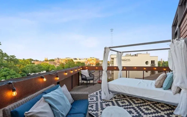 2BR Designer Condo East Downtown Austin