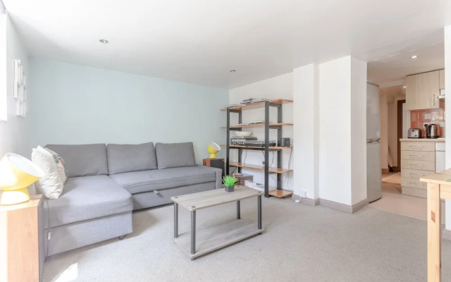 1 Bedroom Camden Apartment With Patio